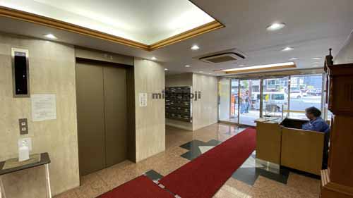 ナンバプラザビル エントランス2