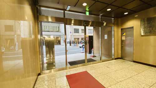 東泉ビル エントランス1