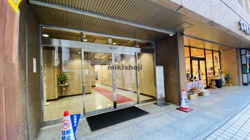 東泉ビル エントランス2