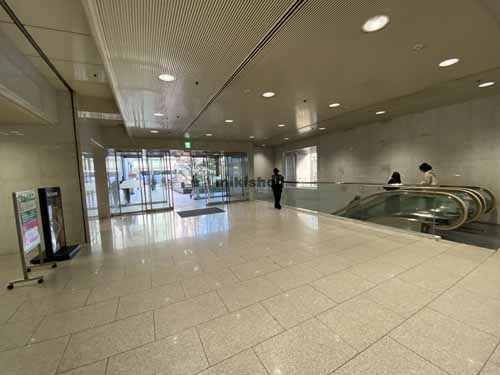 道頓堀・難波・千日前・日本橋の御堂筋グランドビル エントランス2