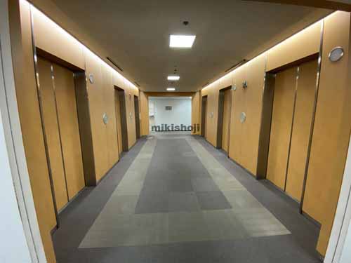 道頓堀・難波・千日前・日本橋の御堂筋グランドビル エレベーターホール1