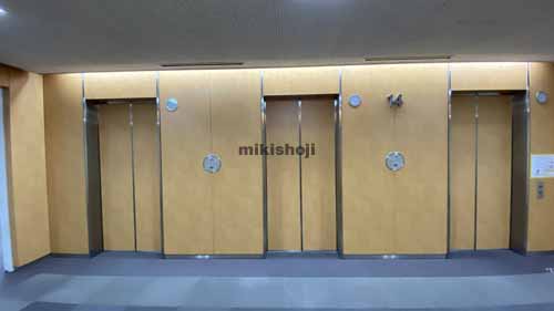 道頓堀・難波・千日前・日本橋の御堂筋グランドビル エレベーターホール4