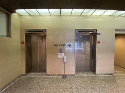 大阪岡本ビル エントランス1