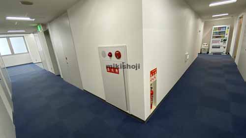 湊町・元町・難波中・日本橋・敷津のナンバ辻本ビル エレベーターホール1