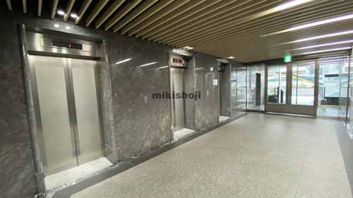 南船場の辰野心斎橋ビル エントランス4