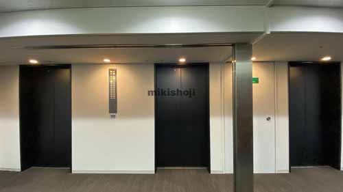 南船場の辰野心斎橋ビル エレベーターホール1