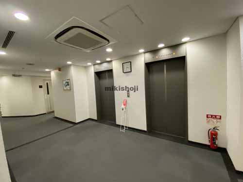 西中島・宮原・東三国の新大阪トヨタビル エレベーターホール1