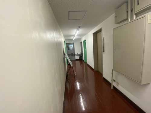 聚楽ビル エレベーターホール1