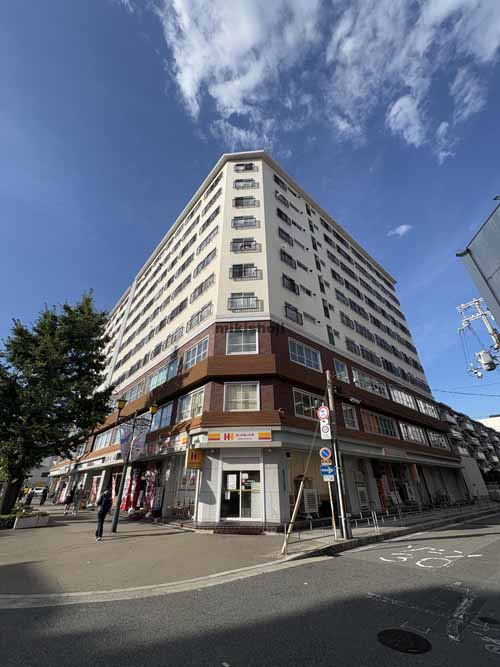 港振興ビル 外観2