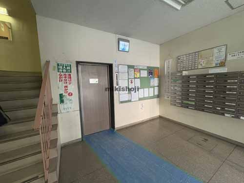 港振興ビル エレベーターホール1