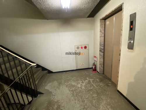 産光西梅田ビル エレベーターホール1