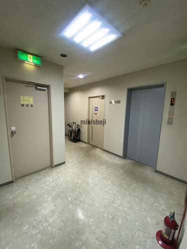 大阪松田ビル エレベーターホール1