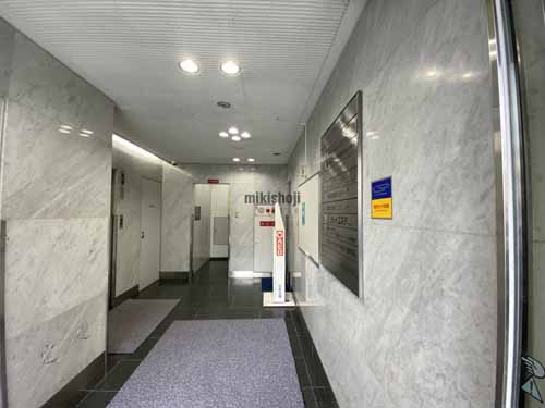 阪急産業梅田ビル エントランス4