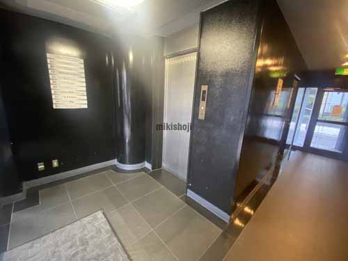 ＣＯＭＯＤＯ梅田ビル エントランス3