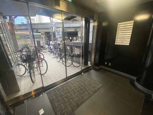 ＣＯＭＯＤＯ梅田ビル エントランス4