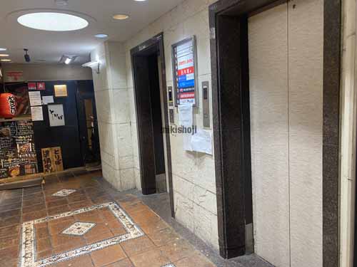 チロル茶屋町ビル エントランス1