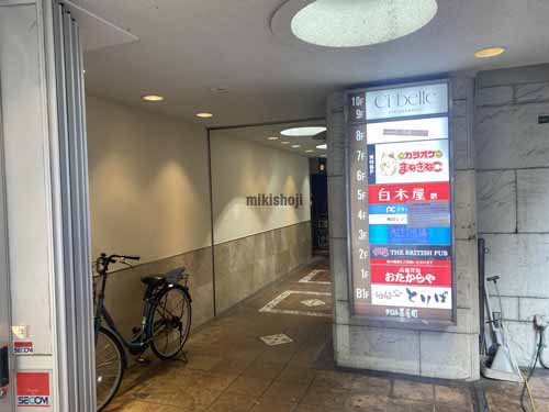 チロル茶屋町ビル エントランス2