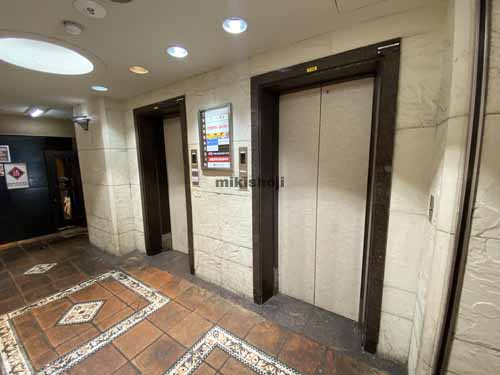 チロル茶屋町ビル エントランス7