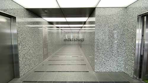 井門江坂駅前ビル エントランス2