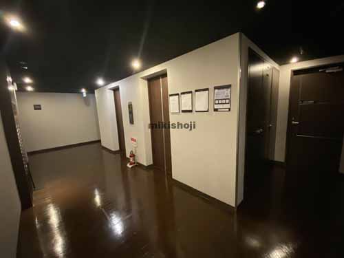 エクラート江坂ビル エレベーターホール1
