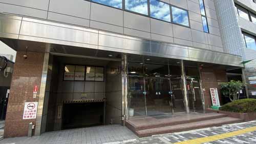 吹田市のエサカ中央ビル エントランス1