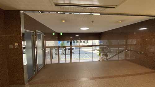 吹田市のエサカ中央ビル エントランス6