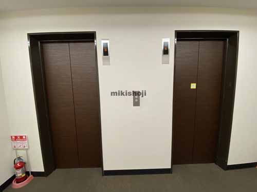 吹田市のエサカ中央ビル エレベーターホール1