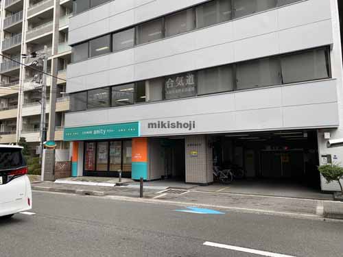 吹田市の丸信江坂ビル エントランス2