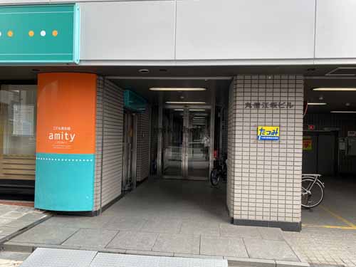 吹田市の丸信江坂ビル エントランス3