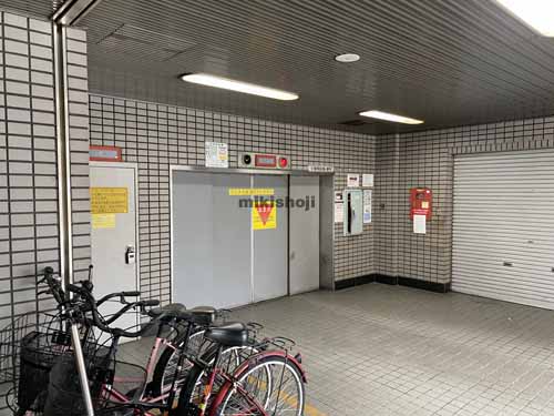 吹田市の丸信江坂ビル エントランス4