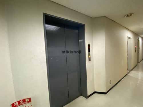 江坂グランドビル エレベーターホール2