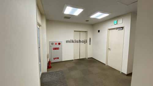 ニッセイ江坂セントラルビル エレベーターホール1