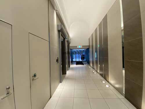 戎橋ビル エントランス2