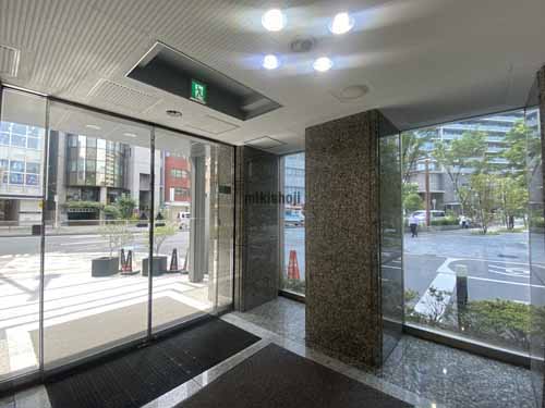 パールグレイビル エントランス3