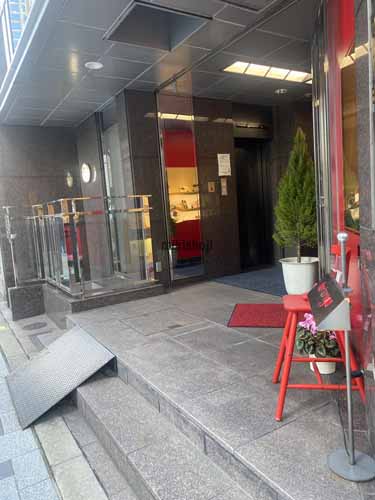 淀屋橋平井ビル エントランス1