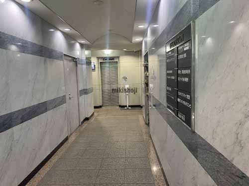 三晃ビル エントランス2