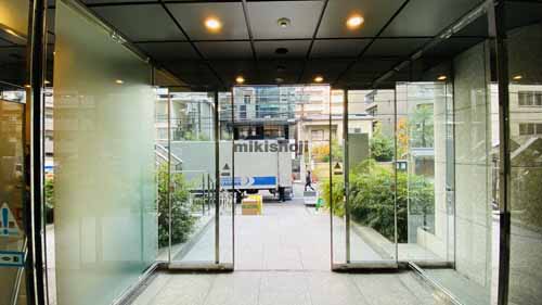 中央博労町ビル エントランス3