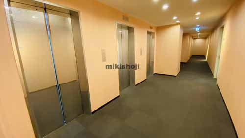 中央博労町ビル エレベーターホール1