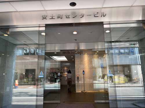 安土町センタービルディング エントランス1