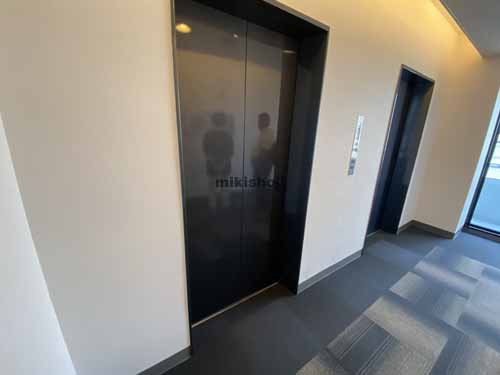 港区のプリオタワー エレベーターホール2
