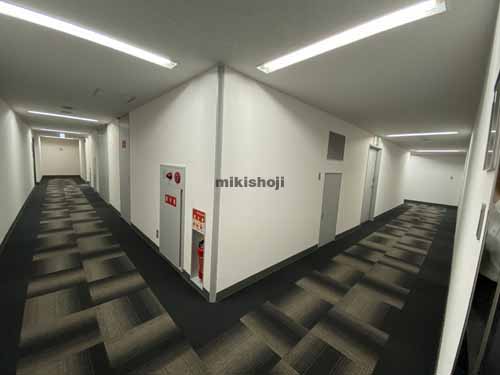 港区のプリオタワー エレベーターホール4