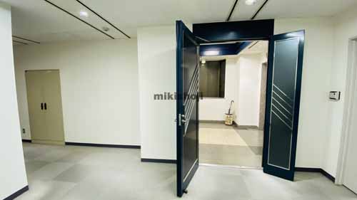 北久宝寺町～博労町の三共堺筋本町ビル エレベーターホール2