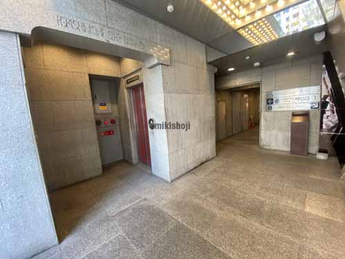 北新地スタービル エントランス2