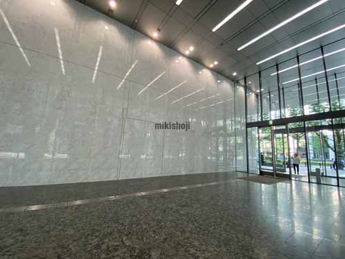 明治安田生命大阪御堂筋ビル エントランス1