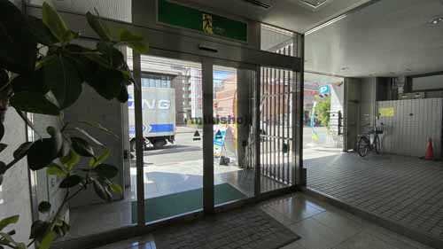 ストライズ江坂ビル エントランス7