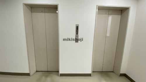 ストライズ江坂ビル エレベーターホール1