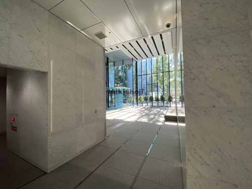 あいおいニッセイ同和損保御堂筋ビル エントランス3