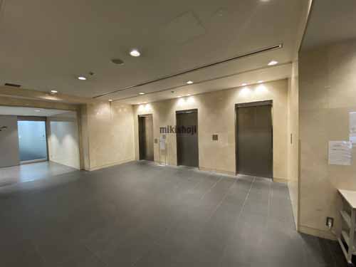 銀泉横堀ビル エントランス4