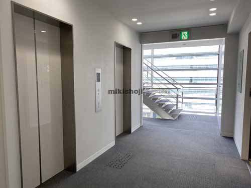 本町センタービル エレベーターホール1