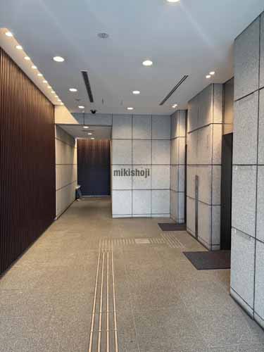 南都銀行西大寺駅前ビル エントランス1